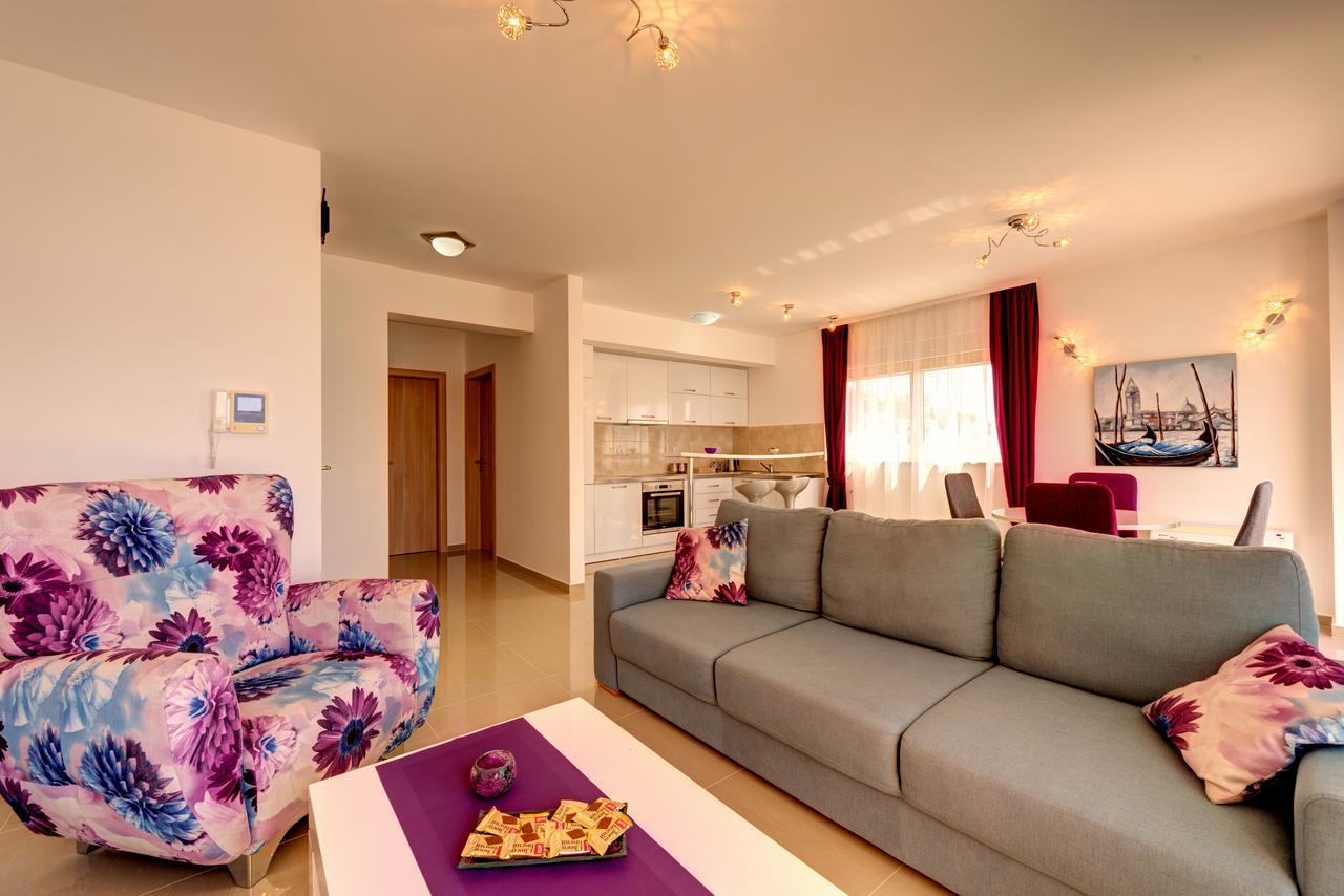 Apartments Villa Adriatic ティヴァト エクステリア 写真