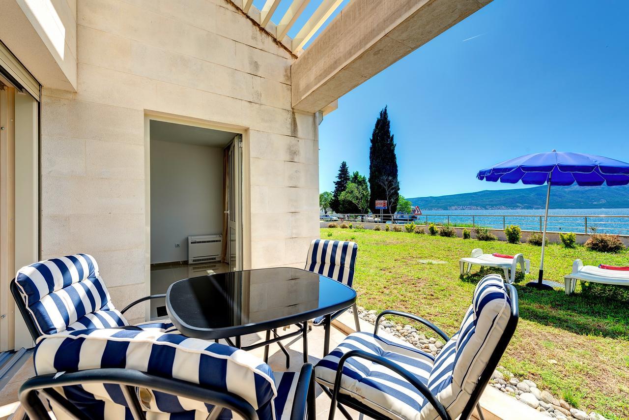 Apartments Villa Adriatic ティヴァト エクステリア 写真