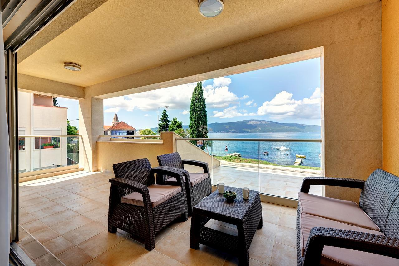 Apartments Villa Adriatic ティヴァト エクステリア 写真