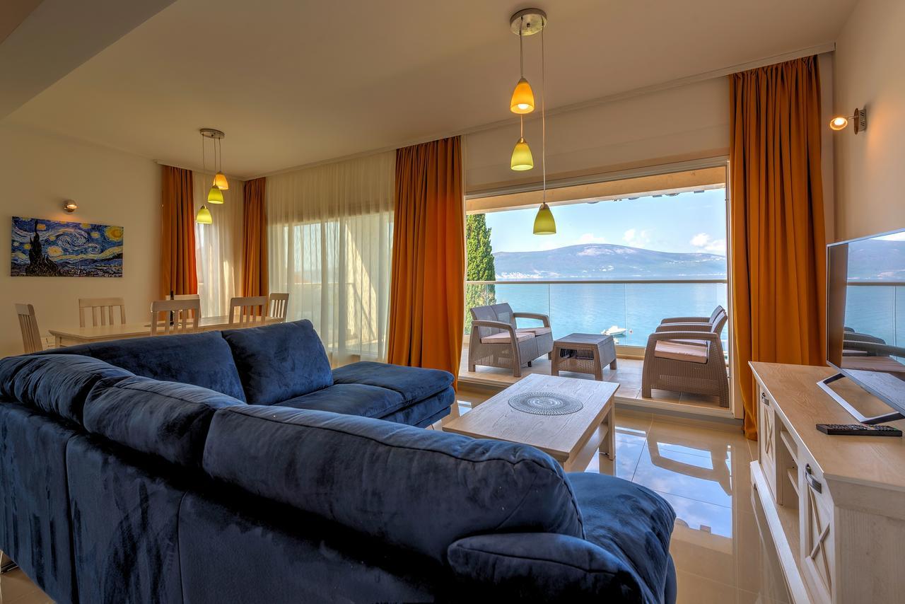 Apartments Villa Adriatic ティヴァト エクステリア 写真