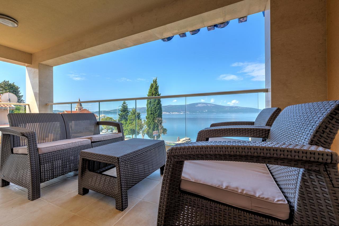 Apartments Villa Adriatic ティヴァト エクステリア 写真